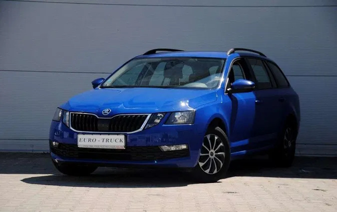 samochody osobowe Skoda Octavia cena 43900 przebieg: 143000, rok produkcji 2018 z Uniejów